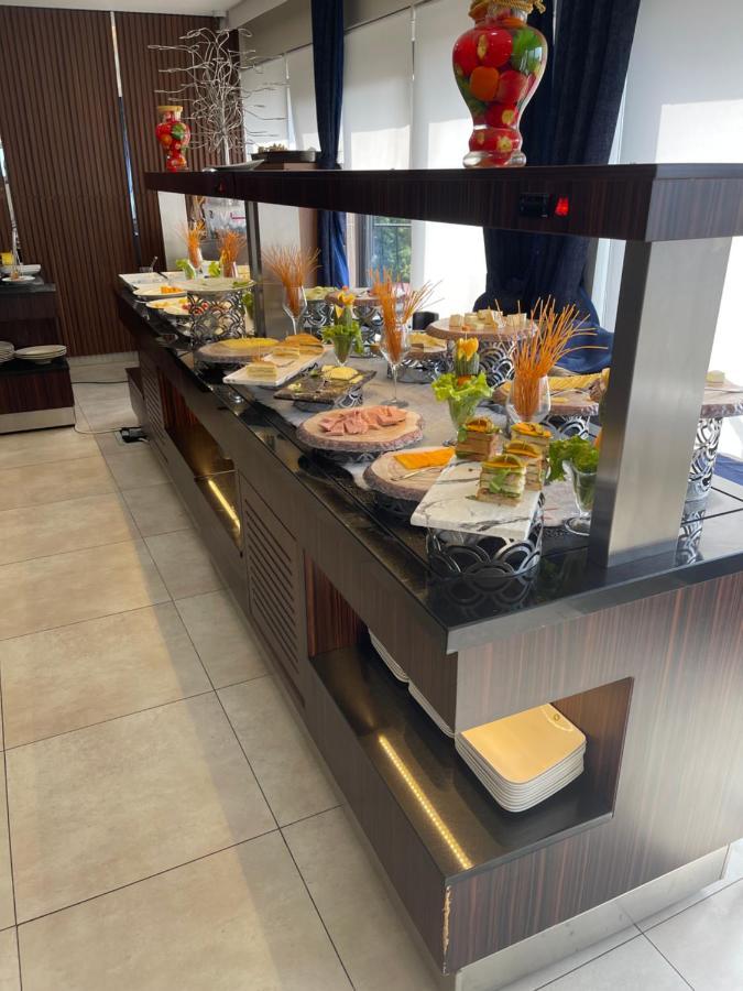 Souare Premium Hotel โคนาครี ภายนอก รูปภาพ