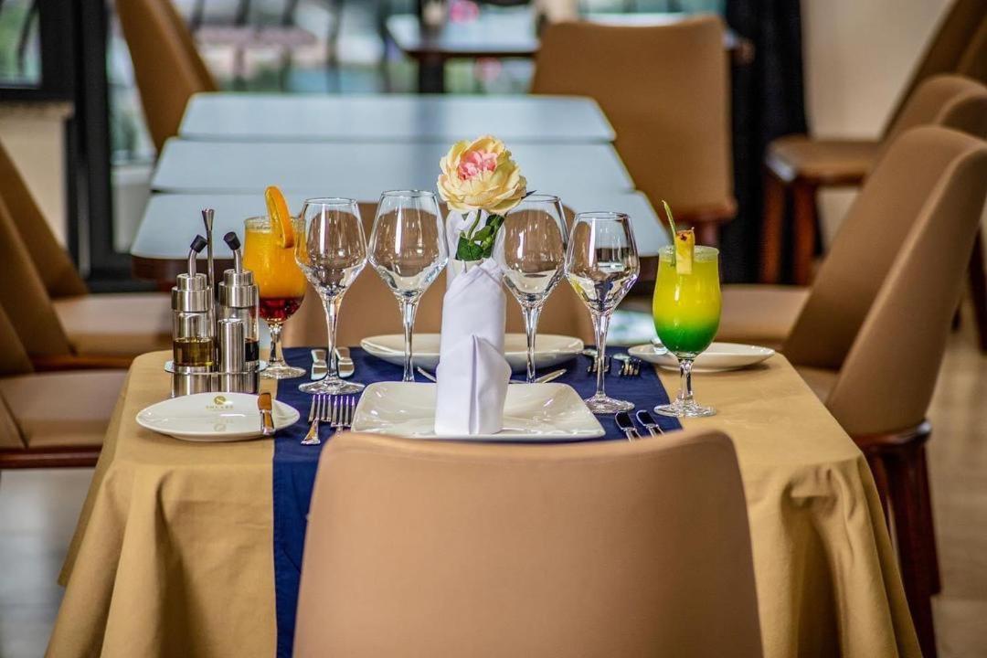 Souare Premium Hotel โคนาครี ภายนอก รูปภาพ