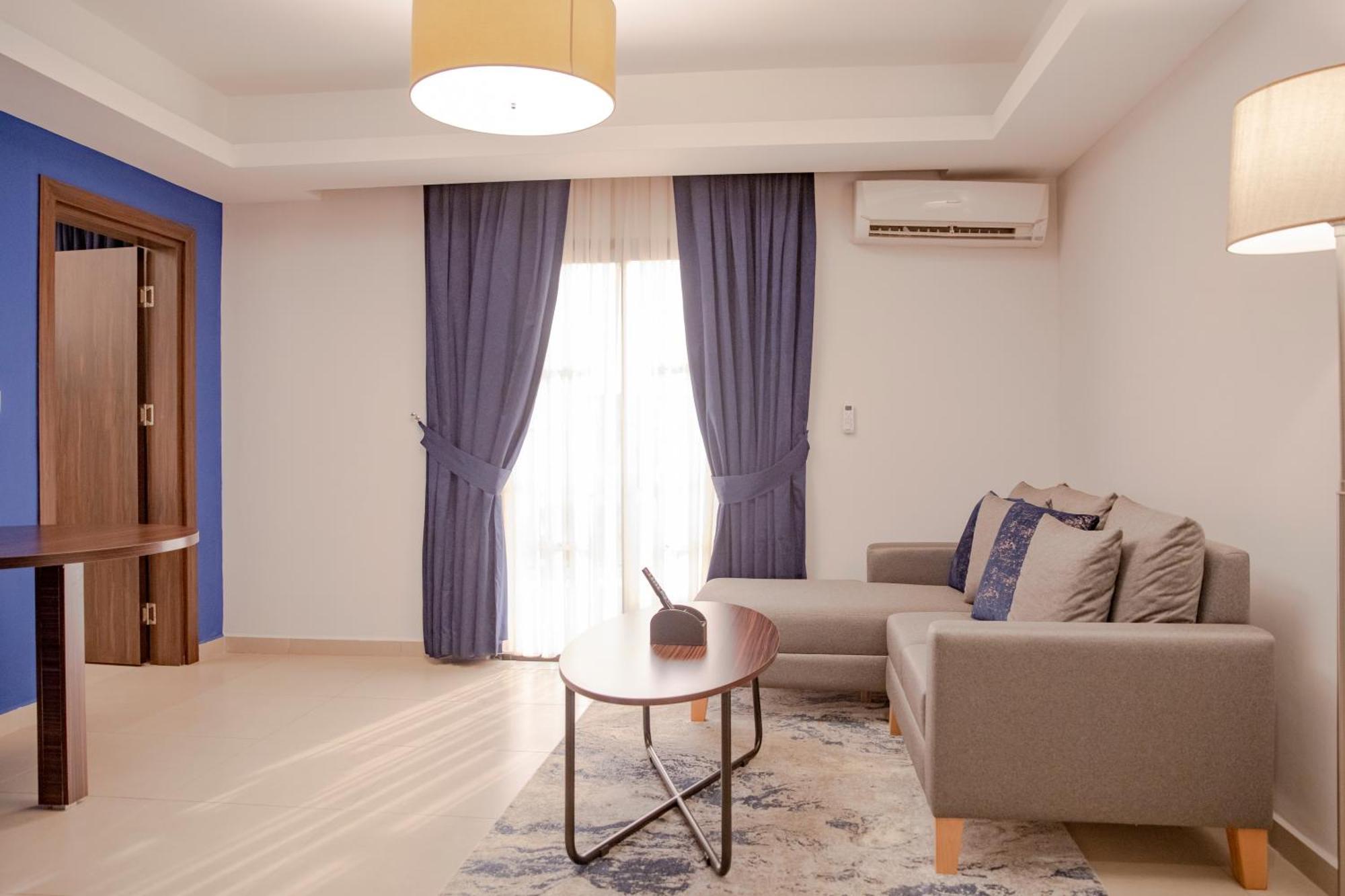 Souare Premium Hotel โคนาครี ภายนอก รูปภาพ
