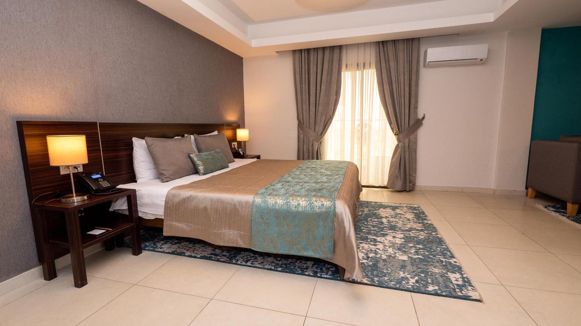 Souare Premium Hotel โคนาครี ภายนอก รูปภาพ
